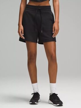 Lululemon Scuba High-Rise Short 5"